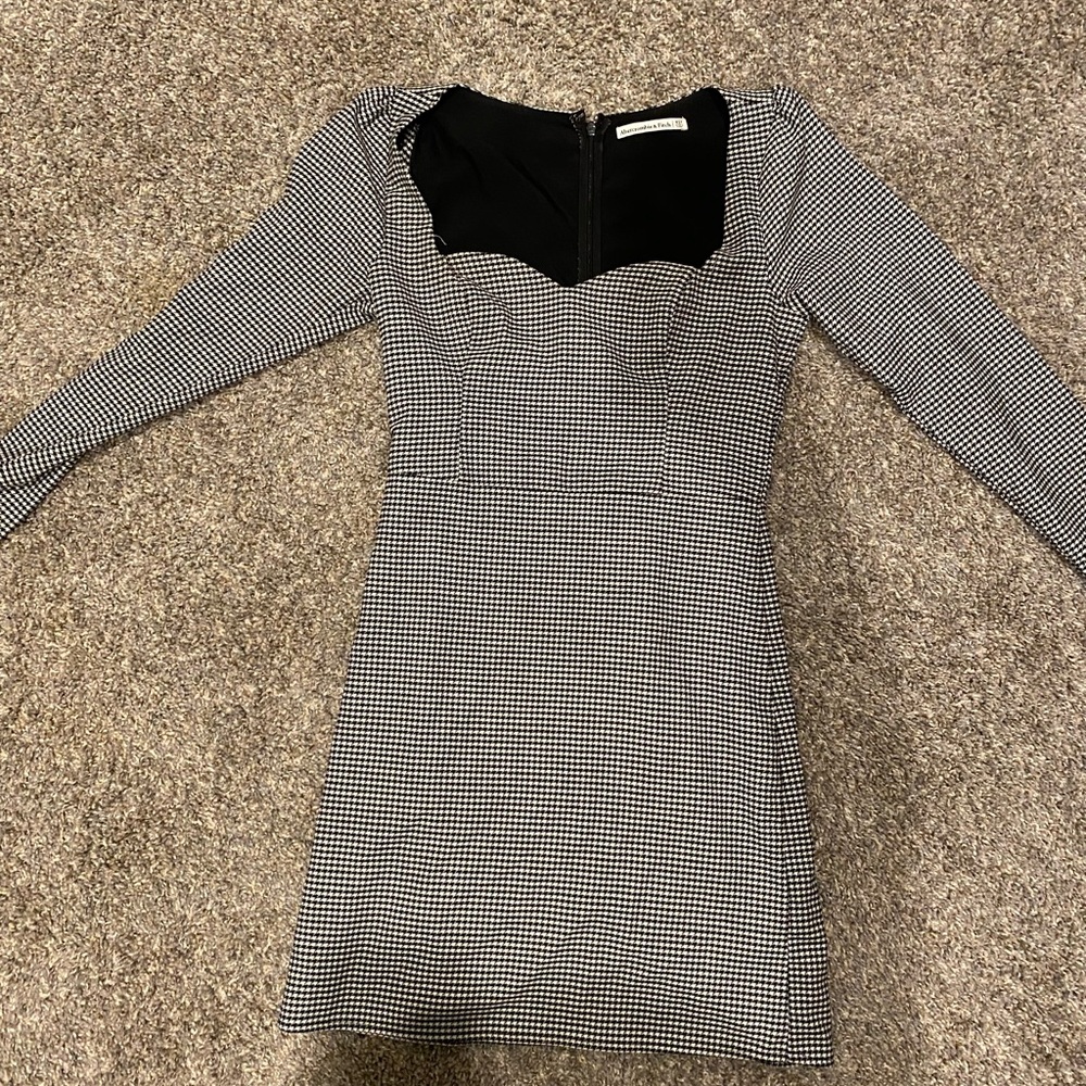 Abercrombie and Fitch gingham sweetheart neck mini dress. XS tall